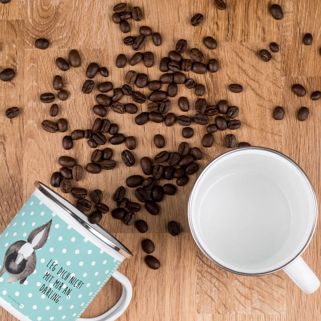 Kempingowy kubek emaliowany skunks atak Metalltasse, Emailletasse, Campingbecher, Trinkbecher, Teebecher, Emaille Tasse, Teetasse, reisetasse, Campingtasse, Tasse Emaille, wanderbecher, Emaille Becher, Kaffeebecher, Tasse, Pott, wandertasse, Becher, metallbecher, Blechtasse, becher emaille, emaillebecher, Reisebecher, blechbecher, Kaffeetasse, Stinktier, Skunk, Stinki, Drohung, Raubtier, Stinker, wütend, Wildtier