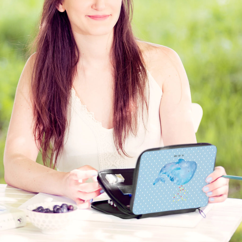 Leather folder whale confetti Schreibmappe, Federtasche, Buntstiftetui, Bleistiftetui, Etui für Stifte, Malmappe, Schulmäppchen, Bleistift Etui, Buntstiftmäppchen, Zeichenetui, Stifteetui, Mäppchen, Schlampermäppchen, Stiftetasche, Farbstiftetui, Federmappe Set, Schüleretui, Schreibetui, Stiftemappe, Stiftebeutel, Schuletui, Stifte Etui, Federmäppchen, Meer, Urlaub, Meerestiere, Motivation, Lebensabschnitt, Neuanfang, Wal, Konfetti, Diät, Neustart, Trennung, Geburtstag, Abnehmen, Wale