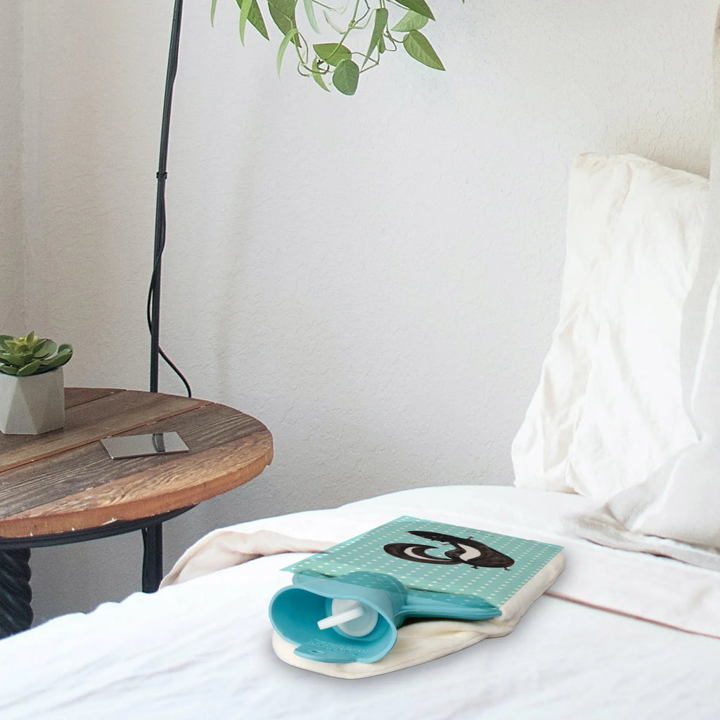 Hot water bottle skunk handstand Wärmflaschen, wärmebeutel, Wärmeflasche, warmwasserflasche, Flauschige Wärmflasche, wärmflasche gummi, Kuschelwärmflasche, Wärmflaschen mit Bezug, bettwärmflasche, Bettflasche, Wärmflasche mit Bezug, Bettflaschen, heizflasche, naturkautschuk wärmflasche, wärmflasche naturkautschuk, heißwasserflasche, warmwasserbeutel, heißwasserbeutel, Wärmflasche, Plüsch Wärmflasche, Wärmekissen, gummi wärmflasche, Stinktier, Skunk, Stinker, Spielplatz, Stinki, Kind, Verpielt, Raubtier, Wildtier