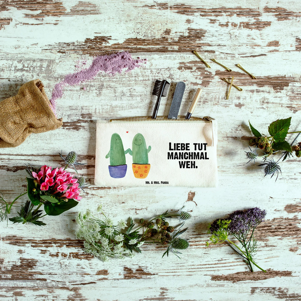 Schminktasche Kaktus Liebe pencil case, beauty tasche, Mäppchen, Etui, beauty case, Kulturbeutel, Schminktäschchen, Schminkbeutel, Federmappe, toiletry bag, Schlampermäppchen, Waschtasche, pinsel tasche, Kosmetikbeutel, aufbewahrungsbeutel, utensilientasche, Waschbeutel, Kosmetiktasche, kosmetiktäschchen, Kulturtasche, Schminktasche, aufbewahrungstasche, Stiftemäppchen, Kaktus, Kakteen, Paar, Streit, Pärchen, Verlobung, Liebesbeweis, Freundschaft, Love, Kaktusliebe, Liebe, Liebesbotschaft, Versöhnung, Trennung, Hochzeit, Liebesnachricht
