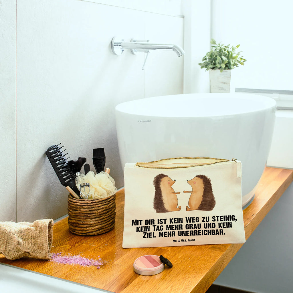 Schminktasche Igel Liebe aufbewahrungstasche, Waschbeutel, Kulturtasche, beauty case, Kosmetikbeutel, Kulturbeutel, aufbewahrungsbeutel, pencil case, Schminktäschchen, Etui, utensilientasche, Mäppchen, Waschtasche, Schminktasche, Schminkbeutel, Stiftemäppchen, kosmetiktäschchen, beauty tasche, Federmappe, pinsel tasche, toiletry bag, Kosmetiktasche, Schlampermäppchen, Freundin, Liebe, Ehefrau, Ehemann, Partner, Verlobung, Freund, Jahrestag, Hocheitstag, Heiratsantrag, Liebesgeschenk, Heiraten, Igel, Geschenk, Liebesbeweis, Hochzeitstag, Verliebt, Verheiratet, Verlobt, Hochzeit