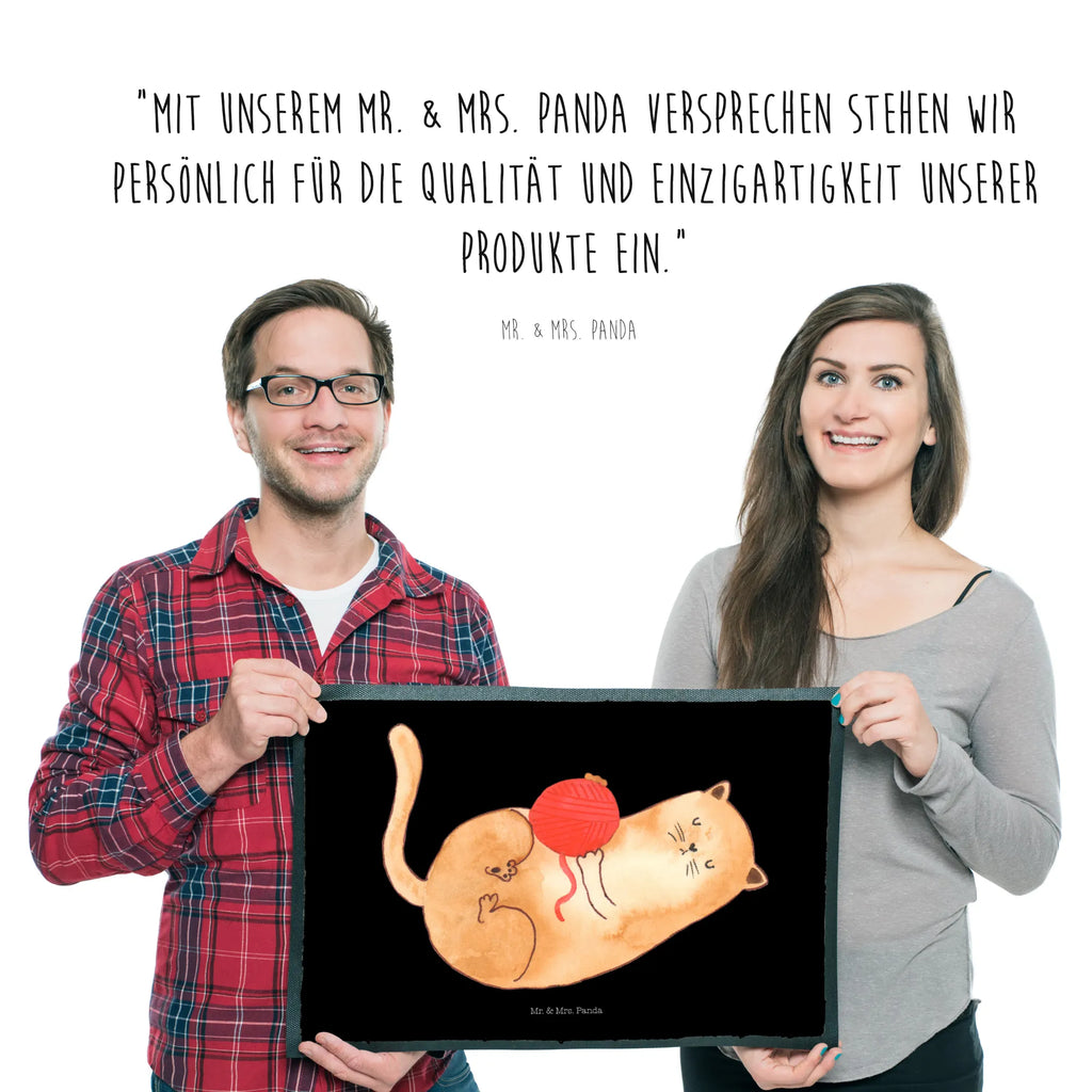 Doormat Cat Wool Schuhabstreifer, Schmutzmatte, abstreifer, Abtreter, türmatten, Fussmatte, Eingangsmatte, Schmutzfangmatte, Schmutzfangteppich, schmutzfangmatten, außenmatte, fußmatte, Schmutzfänger, Abtretmatte, Türvorleger, Türmatte, flurmatte, hausmatte, Haustürmatte, matte haustür, Fußmatten, Eingangsteppich, Sauberlaufmatte, sauberlaufmatten, Fußabstreifer, Fußabtreter, Katzensouvenirs, Katzenliebhaberprodukte, Katzenmotive, Katze, Katzenmotiv, Katzenfan, Katzendeko, Katzenfreund, Katzenliebhaber, Katzenprodukte, Katzenartikel, Katzenaccessoires, Wolle, Spielen, Cats, Wollknäuel, Verspielt, Katzenbesitzerin, Haustier, Mietze, Katzenhalter, Kater, Cat, Katzen, Spiel