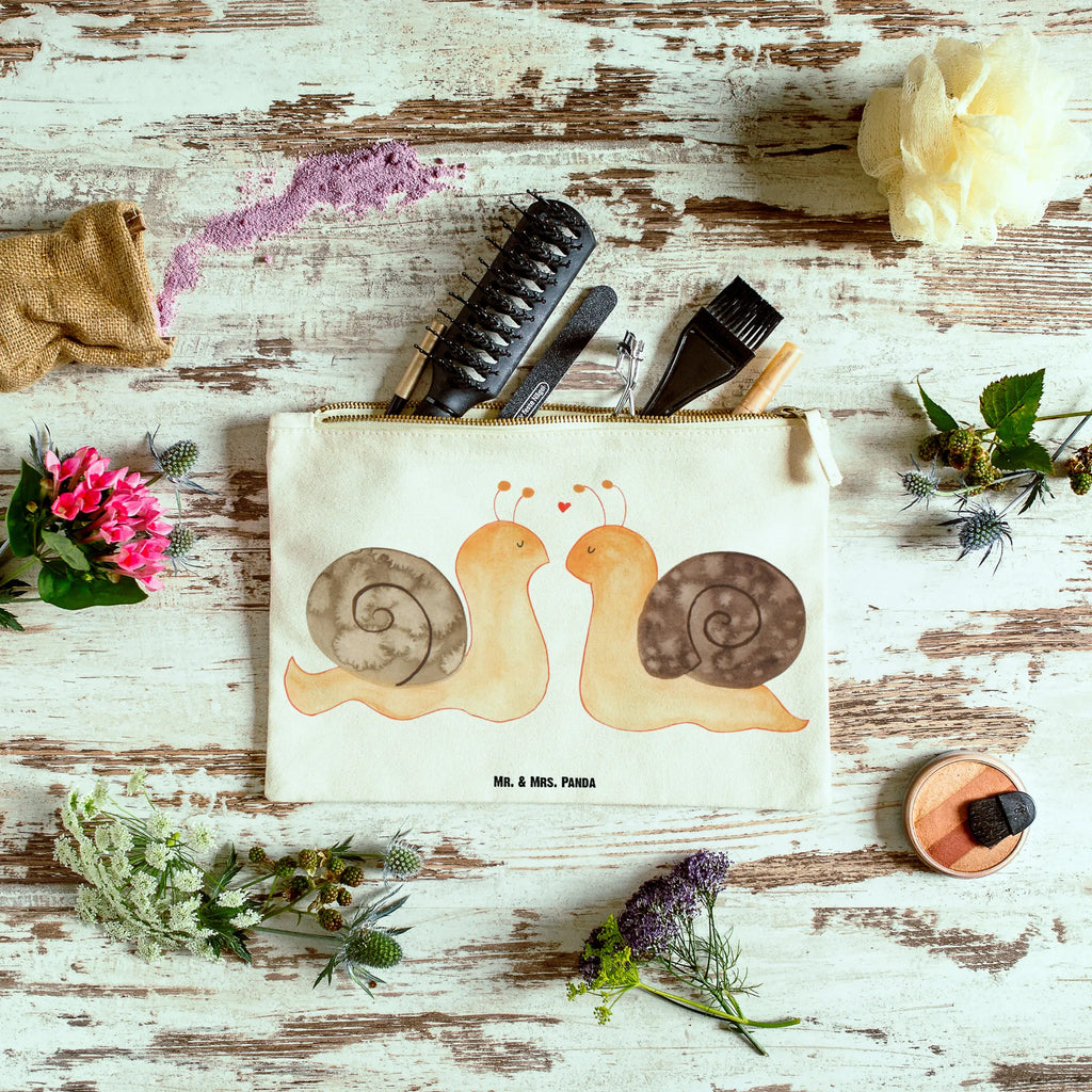 Schminktasche Schnecken Liebe Schminktasche Zum Aufhängen, Schminktasche Leder, Kosmetiktasche Für Handtasche, Schminktasche Tiermotiv, Schminktasche Für Mädchen, Schminktasche Für Teenager, Reise-Kosmetiktasche, Schminktasche Stoff, Make-Up Tasche, Schminktasche für Unterwegs, Schminktasche, Kosmetiktasche Damen, Schminktasche Groß, Schminktasche Reise, Schminktasche Modern, Kulturbeutel Damen, Aufbewahrung für Schminke, Schminktäschchen, Kosmetiktasche Organizer, Schminktasche Nachhaltig, Kosmetiktasche, Schminktasche Blumen, Schminktasche Geschenk, Schminktasche Für Unterwegs, Schminktasche Minimalistisch, Schminktasche Mit Muster, Schminktasche Klein, Schminktasche Mit Reißverschluss, Kosmetiktasche Zum Mitnehmen, Schminkbeutel, Schminktasche Transparent, Stifteaufbewahrung, Schminktasche Mit Fächern, Kosmetiktasche Mit Spiegel, Schminktasche Wasserdicht, Liebe, Partner, Freund, Freundin, Ehemann, Ehefrau, Heiraten, Verlobung, Heiratsantrag, Liebesgeschenk, Jahrestag, Hocheitstag