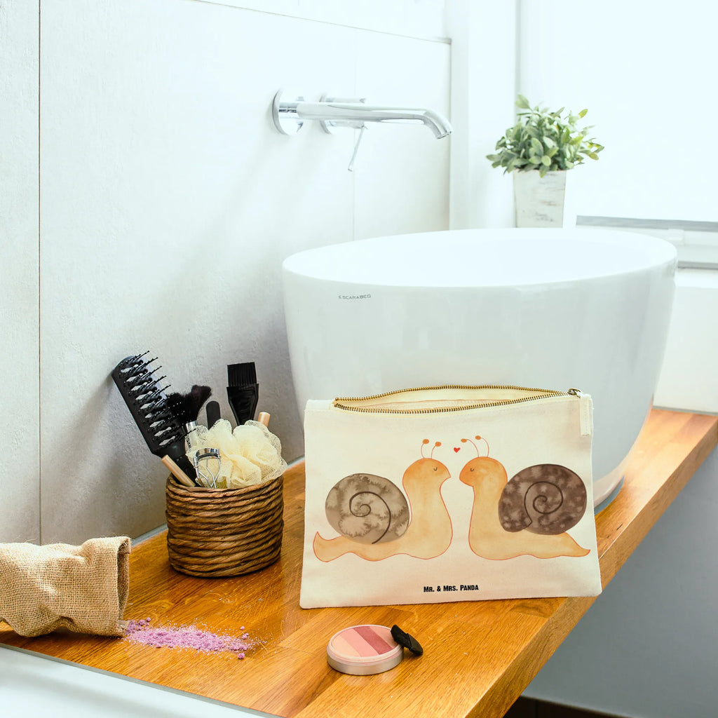 Schminktasche Schnecken Liebe Schminktasche Zum Aufhängen, Schminktasche Leder, Kosmetiktasche Für Handtasche, Schminktasche Tiermotiv, Schminktasche Für Mädchen, Schminktasche Für Teenager, Reise-Kosmetiktasche, Schminktasche Stoff, Make-Up Tasche, Schminktasche für Unterwegs, Schminktasche, Kosmetiktasche Damen, Schminktasche Groß, Schminktasche Reise, Schminktasche Modern, Kulturbeutel Damen, Aufbewahrung für Schminke, Schminktäschchen, Kosmetiktasche Organizer, Schminktasche Nachhaltig, Kosmetiktasche, Schminktasche Blumen, Schminktasche Geschenk, Schminktasche Für Unterwegs, Schminktasche Minimalistisch, Schminktasche Mit Muster, Schminktasche Klein, Schminktasche Mit Reißverschluss, Kosmetiktasche Zum Mitnehmen, Schminkbeutel, Schminktasche Transparent, Stifteaufbewahrung, Schminktasche Mit Fächern, Kosmetiktasche Mit Spiegel, Schminktasche Wasserdicht, Liebe, Partner, Freund, Freundin, Ehemann, Ehefrau, Heiraten, Verlobung, Heiratsantrag, Liebesgeschenk, Jahrestag, Hocheitstag