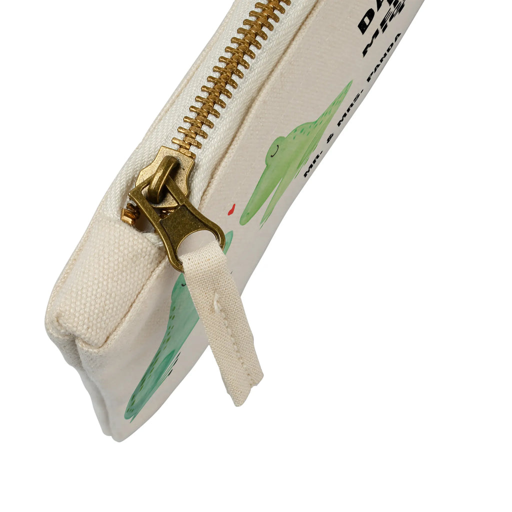 Make-up bag Frogs in love Schminkbeutel, Schminktäschchen, Kulturbeutel, Kosmetikbeutel, Mäppchen, Waschtasche, pencil case, Kosmetiktasche, aufbewahrungsbeutel, Stiftemäppchen, Schminktasche, toiletry bag, Federmappe, Kulturtasche, pinsel tasche, aufbewahrungstasche, beauty case, Schlampermäppchen, beauty tasche, utensilientasche, kosmetiktäschchen, Waschbeutel, Etui, Freundin, Liebe, Ehefrau, Ehemann, Partner, Verlobung, Freund, Jahrestag, Hocheitstag, Heiratsantrag, Liebesgeschenk, Heiraten, Verliebt, Frosch, Fröschchen, Geschenk Freundin, Hochzeitstag, Froschkönig, Geschenk Hochzeit, Frösche, Geschenk Freund, Liebesbeweis, Verlobt, Verheiratet