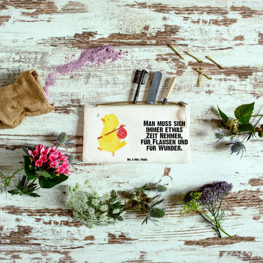 Schminktasche Küken Wander Schminktasche Tiermotiv, Schminktasche Nachhaltig, Schminktasche, Schminktasche Für Teenager, Schminkbeutel, Schminktasche Blumen, Stifteaufbewahrung, Schminktasche Transparent, Reise-Kosmetiktasche, Kosmetiktasche Für Handtasche, Kulturbeutel Damen, Kosmetiktasche Damen, Schminktasche Für Unterwegs, Schminktasche Klein, Schminktasche für Unterwegs, Schminktasche Groß, Schminktasche Reise, Schminktasche Zum Aufhängen, Kosmetiktasche Mit Spiegel, Schminktasche Leder, Schminktasche Für Mädchen, Schminktasche Wasserdicht, Schminktasche Mit Reißverschluss, Schminktasche Mit Fächern, Make-Up Tasche, Schminktasche Modern, Schminktasche Stoff, Schminktasche Minimalistisch, Aufbewahrung für Schminke, Kosmetiktasche, Schminktäschchen, Schminktasche Geschenk, Schminktasche Mit Muster, Kosmetiktasche Zum Mitnehmen, Kosmetiktasche Organizer, Ostern, Osterhase, Ostergeschenke, Osternest, Osterdeko, Geschenke zu Ostern, Ostern Geschenk, Ostergeschenke Kinder, Ostern Kinder, Weltenbummler, Frohe Ostern, Osterei, Grüße, Flausen, Ostereier, Ei, Zeitmanagement, Freude, Frühlingsgefühle, liebe Grüße, Zeit, Küken, Backpacker, Ostergrüße, Wunder, Reisen