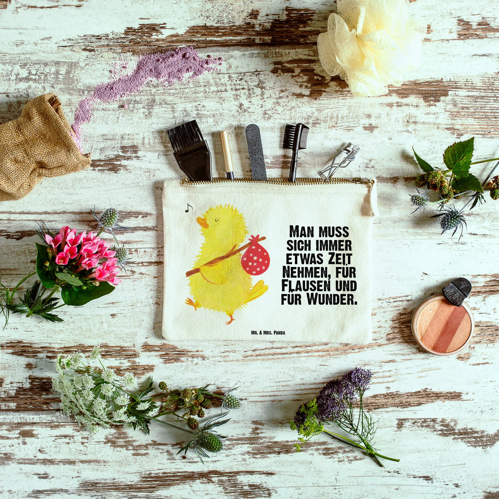 Schminktasche Küken Wander Schminktasche Tiermotiv, Schminktasche Nachhaltig, Schminktasche, Schminktasche Für Teenager, Schminkbeutel, Schminktasche Blumen, Stifteaufbewahrung, Schminktasche Transparent, Reise-Kosmetiktasche, Kosmetiktasche Für Handtasche, Kulturbeutel Damen, Kosmetiktasche Damen, Schminktasche Für Unterwegs, Schminktasche Klein, Schminktasche für Unterwegs, Schminktasche Groß, Schminktasche Reise, Schminktasche Zum Aufhängen, Kosmetiktasche Mit Spiegel, Schminktasche Leder, Schminktasche Für Mädchen, Schminktasche Wasserdicht, Schminktasche Mit Reißverschluss, Schminktasche Mit Fächern, Make-Up Tasche, Schminktasche Modern, Schminktasche Stoff, Schminktasche Minimalistisch, Aufbewahrung für Schminke, Kosmetiktasche, Schminktäschchen, Schminktasche Geschenk, Schminktasche Mit Muster, Kosmetiktasche Zum Mitnehmen, Kosmetiktasche Organizer, Ostern, Osterhase, Ostergeschenke, Osternest, Osterdeko, Geschenke zu Ostern, Ostern Geschenk, Ostergeschenke Kinder, Ostern Kinder, Weltenbummler, Frohe Ostern, Osterei, Grüße, Flausen, Ostereier, Ei, Zeitmanagement, Freude, Frühlingsgefühle, liebe Grüße, Zeit, Küken, Backpacker, Ostergrüße, Wunder, Reisen