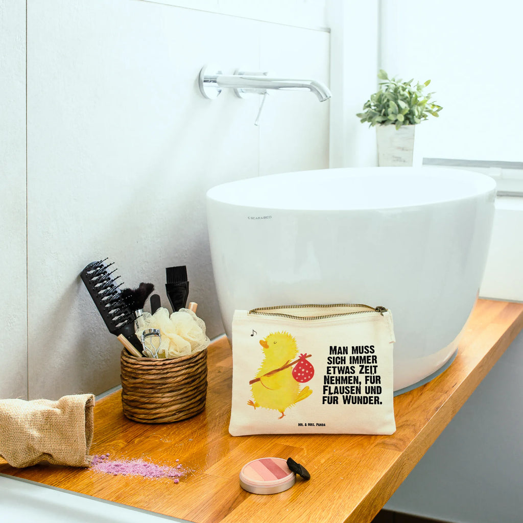 Schminktasche Küken Wander Schminktasche Tiermotiv, Schminktasche Nachhaltig, Schminktasche, Schminktasche Für Teenager, Schminkbeutel, Schminktasche Blumen, Stifteaufbewahrung, Schminktasche Transparent, Reise-Kosmetiktasche, Kosmetiktasche Für Handtasche, Kulturbeutel Damen, Kosmetiktasche Damen, Schminktasche Für Unterwegs, Schminktasche Klein, Schminktasche für Unterwegs, Schminktasche Groß, Schminktasche Reise, Schminktasche Zum Aufhängen, Kosmetiktasche Mit Spiegel, Schminktasche Leder, Schminktasche Für Mädchen, Schminktasche Wasserdicht, Schminktasche Mit Reißverschluss, Schminktasche Mit Fächern, Make-Up Tasche, Schminktasche Modern, Schminktasche Stoff, Schminktasche Minimalistisch, Aufbewahrung für Schminke, Kosmetiktasche, Schminktäschchen, Schminktasche Geschenk, Schminktasche Mit Muster, Kosmetiktasche Zum Mitnehmen, Kosmetiktasche Organizer, Ostern, Osterhase, Ostergeschenke, Osternest, Osterdeko, Geschenke zu Ostern, Ostern Geschenk, Ostergeschenke Kinder, Ostern Kinder, Weltenbummler, Frohe Ostern, Osterei, Grüße, Flausen, Ostereier, Ei, Zeitmanagement, Freude, Frühlingsgefühle, liebe Grüße, Zeit, Küken, Backpacker, Ostergrüße, Wunder, Reisen