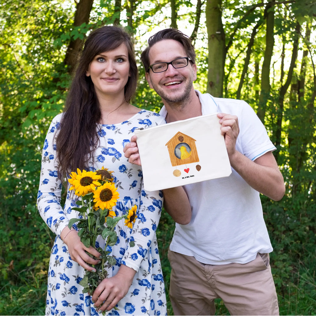 Make-up bag Bird House toiletry bag, Etui, beauty case, Waschtasche, Kulturbeutel, pencil case, pinsel tasche, beauty tasche, Kosmetiktasche, Kosmetikbeutel, aufbewahrungsbeutel, Schlampermäppchen, Schminktasche, Schminktäschchen, kosmetiktäschchen, Waschbeutel, Federmappe, Schminkbeutel, Mäppchen, utensilientasche, Kulturtasche, aufbewahrungstasche, Stiftemäppchen, Tiere, Lustige Sprüche, Tiermotive, Gute Laune, Wohnung, Eigenheim, Haus, Unser Haus, Familie, Home Sweet Home, Vogelhäuschen, Vogelhaus, Vögel, Nest, Castle, Lieblingsort, Zuhause, Vogel