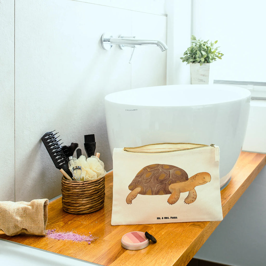 Make-up bag tortoise March Stiftemäppchen, Mäppchen, aufbewahrungsbeutel, Kosmetiktasche, Kosmetikbeutel, toiletry bag, utensilientasche, Federmappe, pinsel tasche, beauty case, aufbewahrungstasche, Schminktasche, Kulturbeutel, Schminkbeutel, kosmetiktäschchen, Etui, beauty tasche, Waschtasche, Schlampermäppchen, pencil case, Waschbeutel, Schminktäschchen, Kulturtasche, Meerestiere, Urlaub, Meer, Reiselust, Neustart, Schildkröten, Lieblingsmensch, Abenteuer, Inspiration, Get Lost, Motivation, Schildkröte
