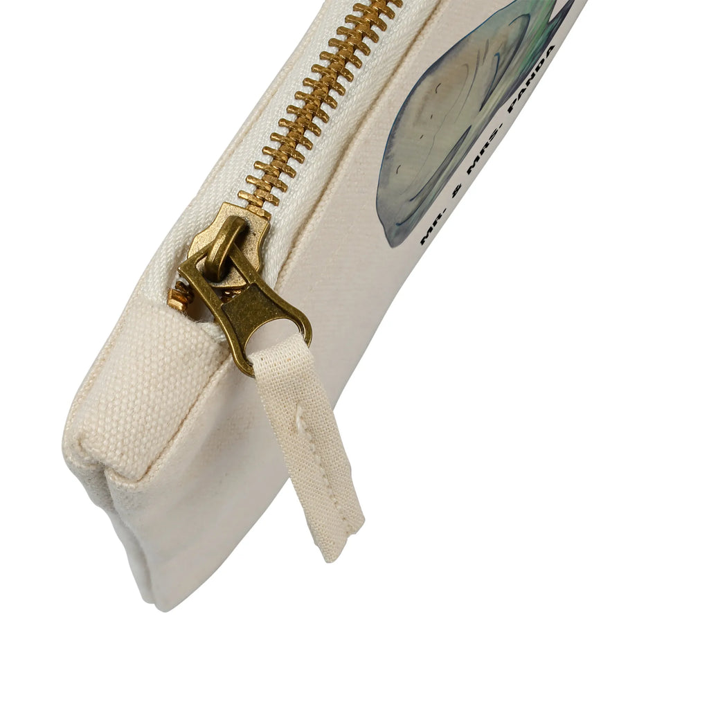 Make-up bag manatee happy Schminktäschchen, Mäppchen, Kosmetikbeutel, Schminkbeutel, Schminktasche, pencil case, Etui, aufbewahrungstasche, beauty tasche, utensilientasche, Waschbeutel, Kulturtasche, aufbewahrungsbeutel, toiletry bag, Waschtasche, Kulturbeutel, Kosmetiktasche, Schlampermäppchen, Stiftemäppchen, Federmappe, pinsel tasche, kosmetiktäschchen, beauty case, Urlaub, Meer, Meerestiere, Seekühe, Respekt, Freundin, Seekuh, Neustart, Zufrieden, Neuanfang, Achtsamkeit, Selbstliebe, Liebeskummer