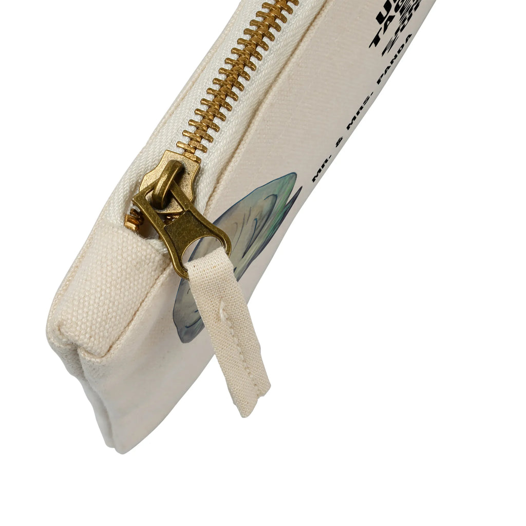 Make-up bag manatee happy Schminktäschchen, Mäppchen, Kosmetikbeutel, Schminkbeutel, Schminktasche, pencil case, Etui, aufbewahrungstasche, beauty tasche, utensilientasche, Waschbeutel, Kulturtasche, aufbewahrungsbeutel, toiletry bag, Waschtasche, Kulturbeutel, Kosmetiktasche, Schlampermäppchen, Stiftemäppchen, Federmappe, pinsel tasche, kosmetiktäschchen, beauty case, Urlaub, Meer, Meerestiere, Seekühe, Respekt, Freundin, Seekuh, Neustart, Zufrieden, Neuanfang, Achtsamkeit, Selbstliebe, Liebeskummer