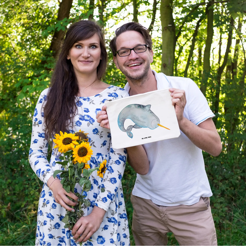 Schminktasche Narwal Kulturtasche, Schminkbeutel, Schminktäschchen, Kulturbeutel, pinsel tasche, aufbewahrungsbeutel, Kosmetiktasche, Schminktasche, Schlampermäppchen, pencil case, Waschbeutel, toiletry bag, utensilientasche, Federmappe, beauty case, Stiftemäppchen, Etui, aufbewahrungstasche, Mäppchen, beauty tasche, Waschtasche, Kosmetikbeutel, kosmetiktäschchen, Meerestiere, Urlaub, Meer, Hausfrau, Wal, Putzen, Aufräumen, Kinderzimmer, Narwal, Junggesellin