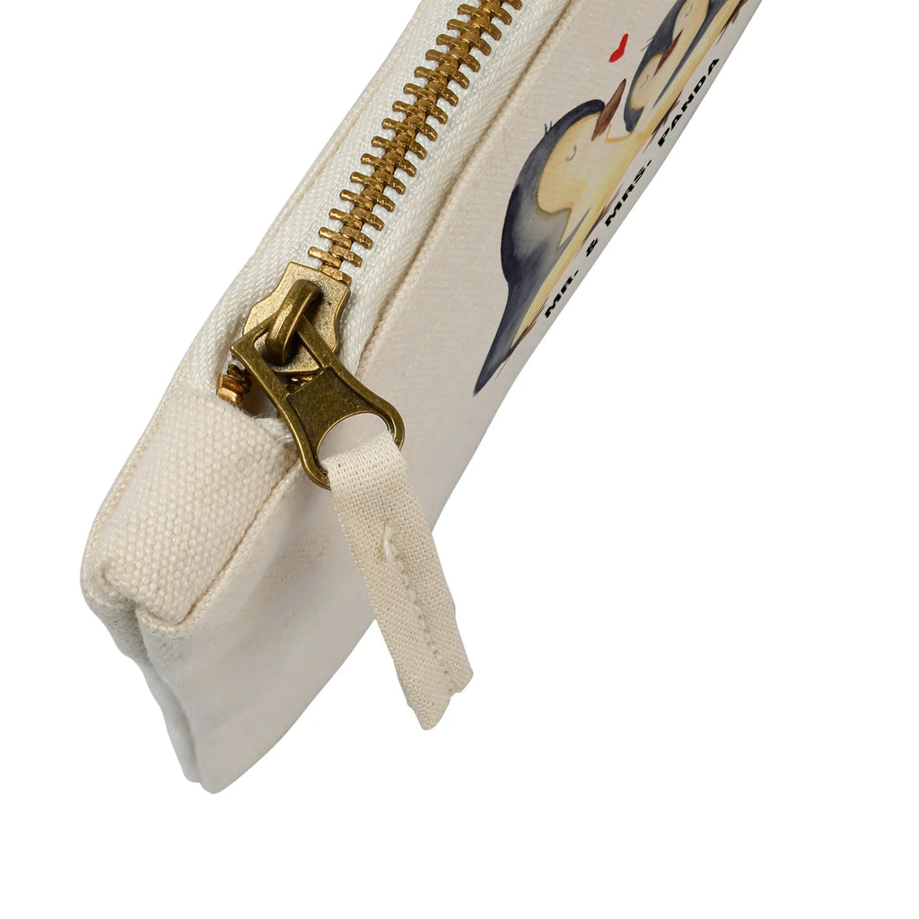 Make-up bag Penguin embrace Schminktasche Transparent, Schminktasche Stoff, Kosmetiktasche, Schminktasche Blumen, Schminktasche Mit Muster, Schminkbeutel, Kosmetiktasche Zum Mitnehmen, Kulturbeutel Damen, Schminktasche Mit Reißverschluss, Schminktasche Zum Aufhängen, Schminktasche, Aufbewahrung für Schminke, Schminktasche Modern, Schminktasche Klein, Schminktasche Geschenk, Schminktasche Reise, Schminktasche Groß, Schminktasche Mit Fächern, Schminktasche Für Teenager, Schminktasche Tiermotiv, Schminktasche Für Mädchen, Schminktasche Leder, Schminktasche Wasserdicht, Schminktasche Minimalistisch, Kosmetiktasche Mit Spiegel, Kosmetiktasche Für Handtasche, Schminktasche Für Unterwegs, Schminktäschchen, Schminktasche für Unterwegs, Kosmetiktasche Organizer, Schminktasche Nachhaltig, Make-Up Tasche, Kosmetiktasche Damen, Stifteaufbewahrung, Reise-Kosmetiktasche, Pinguin, Hochzeitsgeschenk, Liebespaar, Verlobung, Jahrestag, Liebesgeschenk, Liebesbeweis, Liebe, Hochzeitstag, Hochzeit