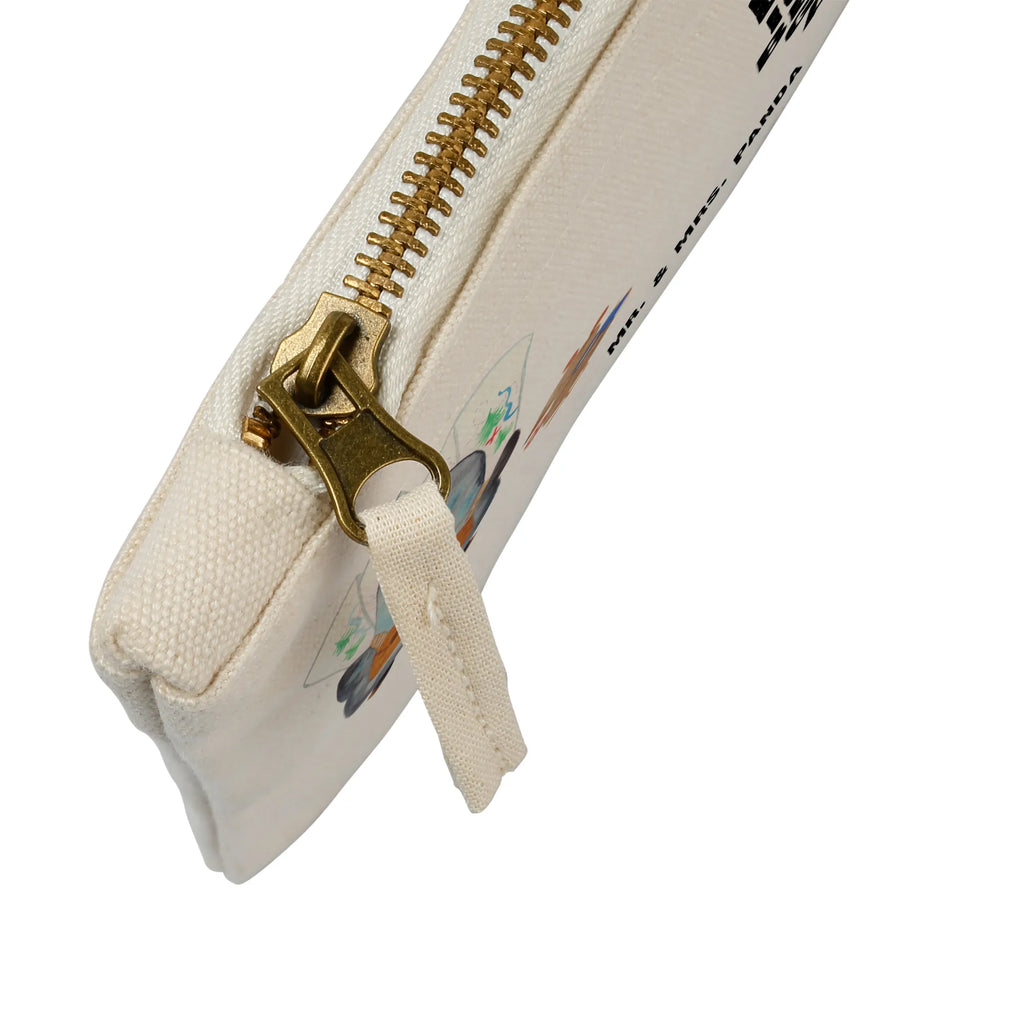 Schminktasche Pinguin & Maus Wanderer Federmappe, kosmetiktäschchen, Kulturtasche, pencil case, utensilientasche, Schlampermäppchen, toiletry bag, Schminktasche, Waschtasche, Etui, Kosmetikbeutel, Stiftemäppchen, Kulturbeutel, beauty tasche, aufbewahrungstasche, Waschbeutel, beauty case, Schminkbeutel, Mäppchen, Kosmetiktasche, aufbewahrungsbeutel, Schminktäschchen, pinsel tasche, Pinguin, Wandern, Wanderlust, Ausflug, Abenteurer, Pinguine, Abenteuer, Roadtrip