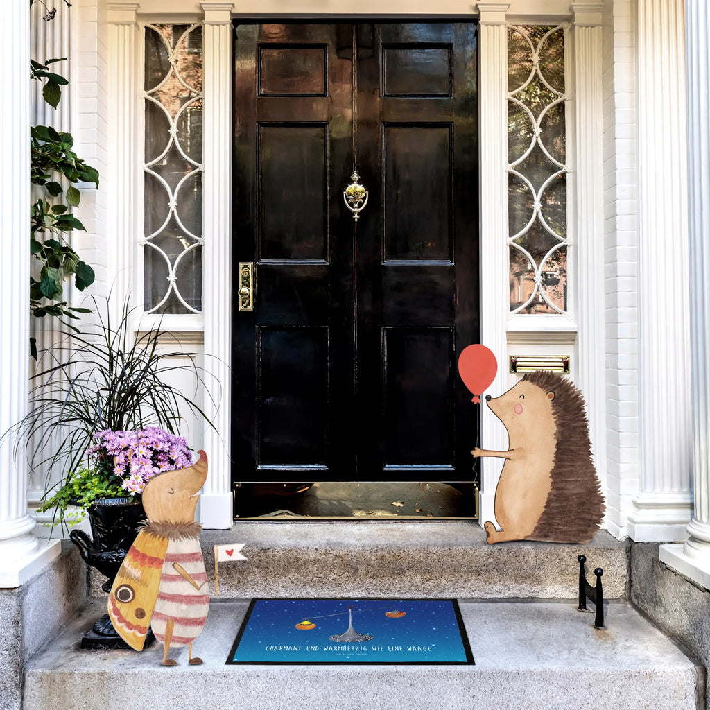 Fußmatte Sternzeichen Waage Eingangsmatte, Türvorleger, Schmutzfänger, Schmutzfangmatte, hausmatte, Abtretmatte, außenmatte, Schmutzfangteppich, sauberlaufmatten, Fußabtreter, Abtreter, Sauberlaufmatte, Türmatte, Fussmatte, abstreifer, Schmutzmatte, Schuhabstreifer, Haustürmatte, matte haustür, Eingangsteppich, Fußabstreifer, flurmatte, fußmatte, schmutzfangmatten, türmatten, Fußmatten, Aszendent, Tierkreiszeichen, Sternzeichen, Horoskop, Astrologie, Geschenk September, Geburtstag September, Gleichgewicht, Waage Sternzeichen, Waage, Geburtstag Oktober, Biene, Waage Geschenk, Geschenk Oktober, Hummel, Marienkäfer