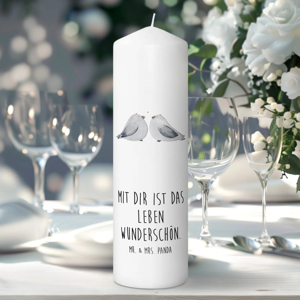 Candle Turtledoves in love Zylinderkerze, Erinnerungskerze, Dekorative Kerze, Geburtskerze, Geburtstagskerze, Erinnerungslicht, Stumpenkerze, Adventskerze, Tafelkerze, Weihnachtskerze, Schmuckkerze, Kerze Mit Spruch, Dekokerze, Bedruckte Kerze, Tischkerze, Blockkerze, Hochzeitskerze, Dinnerkerze, Kommunionskerze, Wunschkerze, Kerze Mit Motiv, Handgemachte Kerze, Grosse Kerze, Osterkerze, Laternenkerze, Gartenkerze, Wachskerze, Freundin, Freund, Liebe, Liebesgeschenk, Jahrestag, Verlobung, Partner, Ehemann, Ehefrau, Heiraten, Heiratsantrag, Hocheitstag, Turteltauben, Geschenk Freundin, Turteltäubchen, Hochzeitstag, Geschenk Freund, Geschenk Hochzeit, Verheiratet, Tauben, Verlobt, Verliebt, Liebesbeweis
