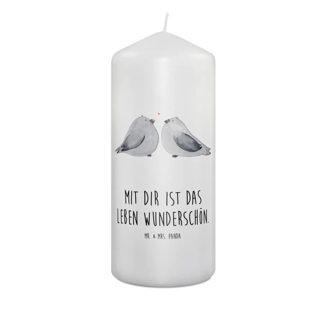 Candle Turtledoves in love Zylinderkerze, Erinnerungskerze, Dekorative Kerze, Geburtskerze, Geburtstagskerze, Erinnerungslicht, Stumpenkerze, Adventskerze, Tafelkerze, Weihnachtskerze, Schmuckkerze, Kerze Mit Spruch, Dekokerze, Bedruckte Kerze, Tischkerze, Blockkerze, Hochzeitskerze, Dinnerkerze, Kommunionskerze, Wunschkerze, Kerze Mit Motiv, Handgemachte Kerze, Grosse Kerze, Osterkerze, Laternenkerze, Gartenkerze, Wachskerze, Freundin, Freund, Liebe, Liebesgeschenk, Jahrestag, Verlobung, Partner, Ehemann, Ehefrau, Heiraten, Heiratsantrag, Hocheitstag, Turteltauben, Geschenk Freundin, Turteltäubchen, Hochzeitstag, Geschenk Freund, Geschenk Hochzeit, Verheiratet, Tauben, Verlobt, Verliebt, Liebesbeweis