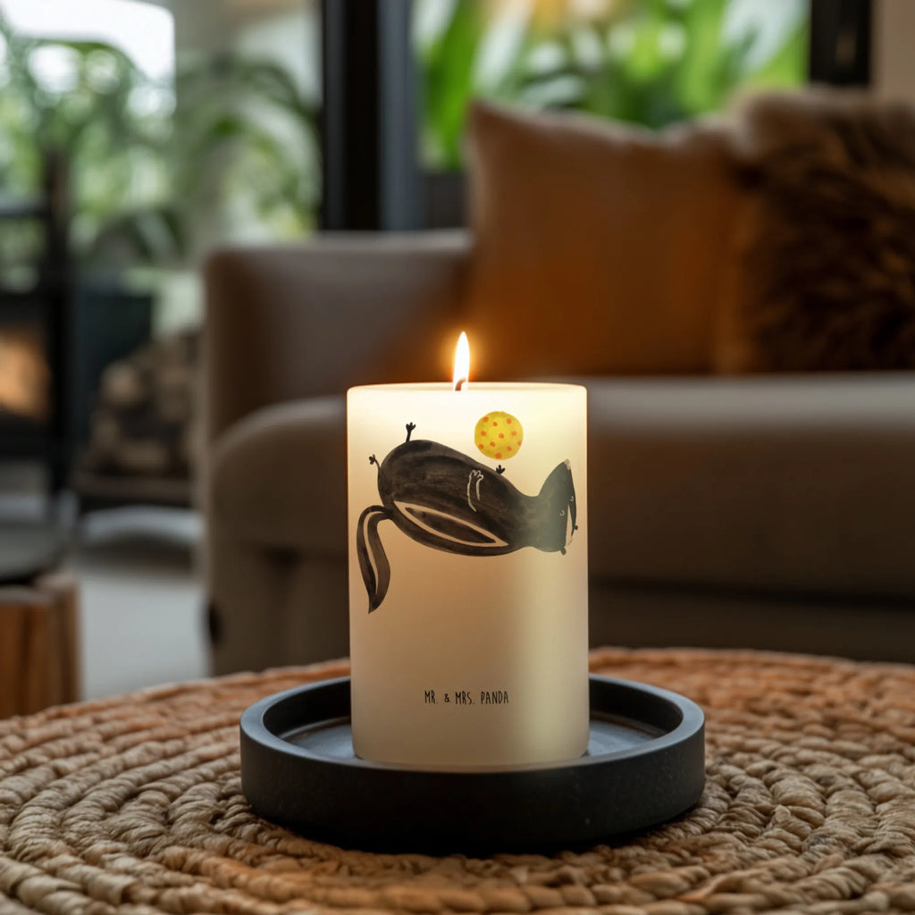 Candle skunk ball Duftkerze, Grablicht, Kerze Für Firmung, Sojawachskerze, Gedenkkerze, Kerze Für Weihnachten, Kerze Für Kommunion, Teelicht, Tafelkerze, Kerze Mit Gravur, Kerze Als Gastgeschenk, Kerze Mit Namensgravur, Kerze Für Ostern, Tischkerze, Andachtskerze, Dinnerkerzenpaar, Gartenkerze, Kerze Mit Fotoeinleger, Outdoor-Kerze, Kerze Für Hochzeit, Kerze Für Taufe, Blockkerze, Votivkerze, Grabkerze, Kerze Mit Prägung, Kerze Mit Spruch, Kerze Mit Duft, Kerze Für Geburtstag, Handgemachte Kerze, Dinnerkerze, Kerze Ohne Duft, Handgegossene Kerze, Stabkerze, Laternenkerze, Bio-Kerze, Metall-Kerze, Stumpenkerzen-Set, Fair-Trade-Kerze, Stearin­kerze, Stumpenkerze, Streukerze, Kerze Für Advent, Trauerkerze, Glas-Kerze, Kerze Mit Motiv, Kerze, Stinktier, Skunk, Wildtier, Stinker, Weisheit, verspielt, Raubtier, Stinki