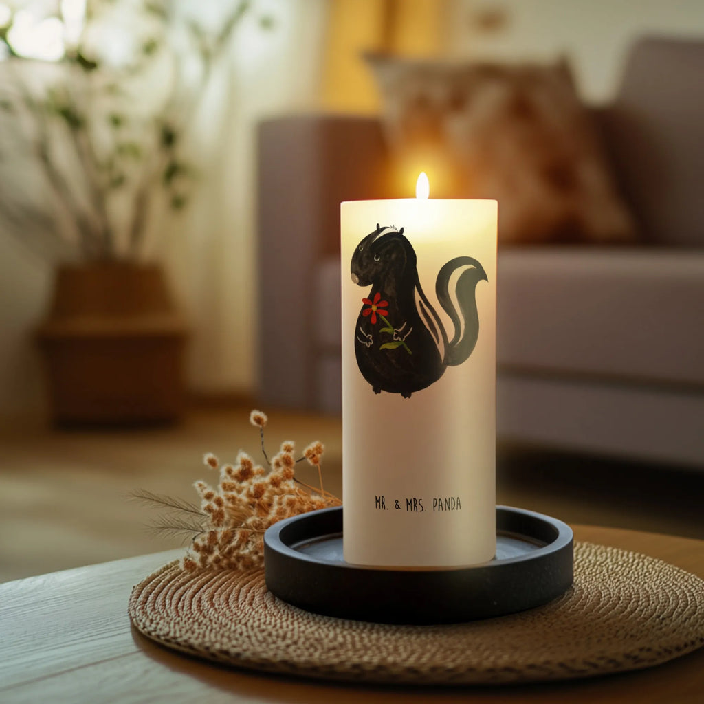 Candle skunk flower Kommunionskerze, Grosse Kerze, Tafelkerze, Osterkerze, Weihnachtskerze, Erinnerungskerze, Blockkerze, Dekokerze, Dinnerkerze, Handgemachte Kerze, Wachskerze, Bedruckte Kerze, Tischkerze, Adventskerze, Stumpenkerze, Zylinderkerze, Kerze Mit Motiv, Kerze Mit Spruch, Geburtskerze, Dekorative Kerze, Hochzeitskerze, Laternenkerze, Geburtstagskerze, Gartenkerze, Erinnerungslicht, Schmuckkerze, Wunschkerze, Skunk, Stinktier, Stinker, Verträumt, Träume, Raubtier, Dreams, Tagträumer, Stinki, Wildtier