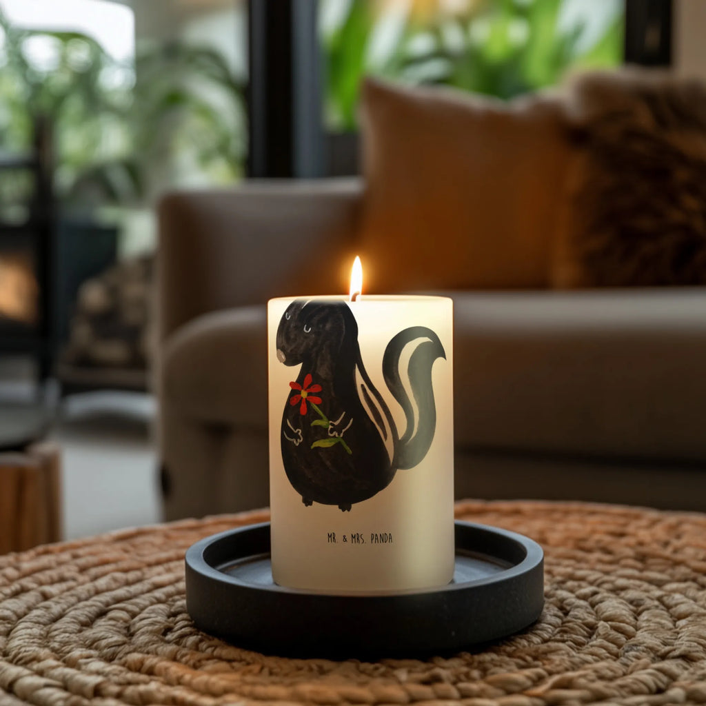 Candle skunk flower Kommunionskerze, Grosse Kerze, Tafelkerze, Osterkerze, Weihnachtskerze, Erinnerungskerze, Blockkerze, Dekokerze, Dinnerkerze, Handgemachte Kerze, Wachskerze, Bedruckte Kerze, Tischkerze, Adventskerze, Stumpenkerze, Zylinderkerze, Kerze Mit Motiv, Kerze Mit Spruch, Geburtskerze, Dekorative Kerze, Hochzeitskerze, Laternenkerze, Geburtstagskerze, Gartenkerze, Erinnerungslicht, Schmuckkerze, Wunschkerze, Skunk, Stinktier, Stinker, Verträumt, Träume, Raubtier, Dreams, Tagträumer, Stinki, Wildtier