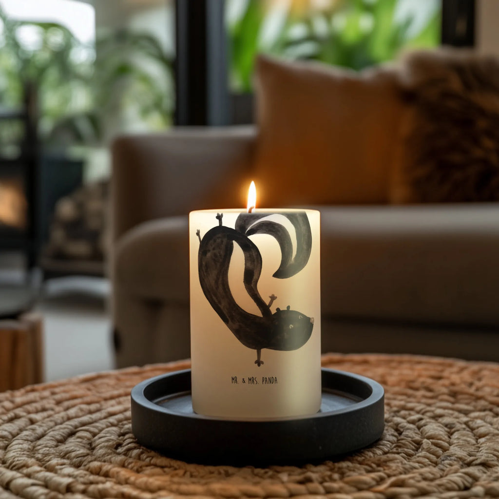 Kerze Stinktier Handstand Dekorative Kerze, Tafelkerze, Weihnachtskerze, Erinnerungslicht, Geburtskerze, Kerze Mit Spruch, Adventskerze, Gartenkerze, Geburtstagskerze, Handgemachte Kerze, Hochzeitskerze, Blockkerze, Wachskerze, Zylinderkerze, Grosse Kerze, Tischkerze, Stumpenkerze, Kommunionskerze, Dekokerze, Laternenkerze, Kerze Mit Motiv, Schmuckkerze, Osterkerze, Dinnerkerze, Wunschkerze, Erinnerungskerze, Bedruckte Kerze, Skunk, Stinktier, Spielplatz, Stinker, Verpielt, Wildtier, Stinki, Kind, Raubtier