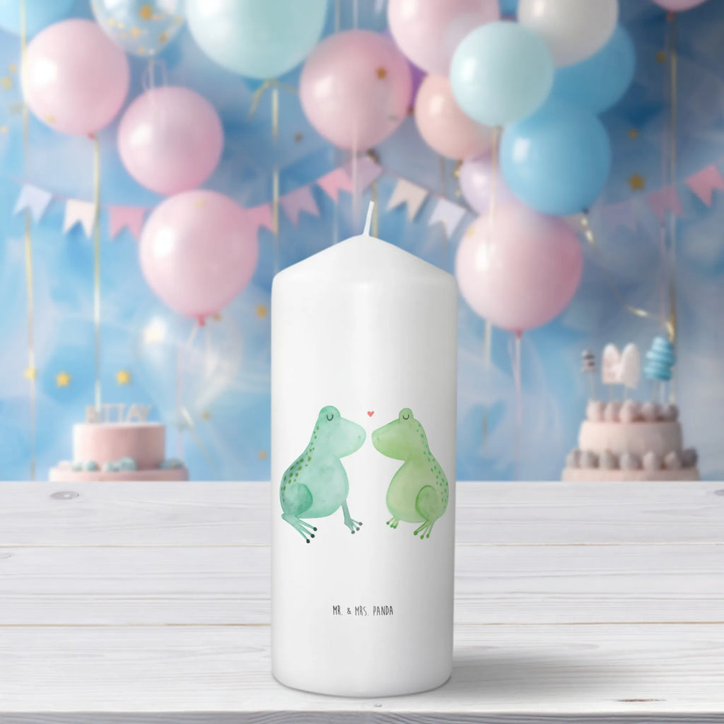 Kerze Frosch Liebe Kommunionskerze, Handgemachte Kerze, Tafelkerze, Erinnerungskerze, Erinnerungslicht, Gartenkerze, Wachskerze, Dekokerze, Kerze Mit Motiv, Dinnerkerze, Dekorative Kerze, Kerze Mit Spruch, Schmuckkerze, Geburtskerze, Bedruckte Kerze, Blockkerze, Wunschkerze, Adventskerze, Tischkerze, Grosse Kerze, Zylinderkerze, Geburtstagskerze, Osterkerze, Laternenkerze, Hochzeitskerze, Weihnachtskerze, Stumpenkerze, Freundin, Freund, Liebe, Liebesgeschenk, Jahrestag, Verlobung, Partner, Ehemann, Ehefrau, Heiraten, Heiratsantrag, Hocheitstag, Verlobt, Geschenk Freund, Froschkönig, Fröschchen, Hochzeitstag, Liebesbeweis, Verheiratet, Verliebt, Frösche, Geschenk Freundin, Geschenk Hochzeit, Frosch
