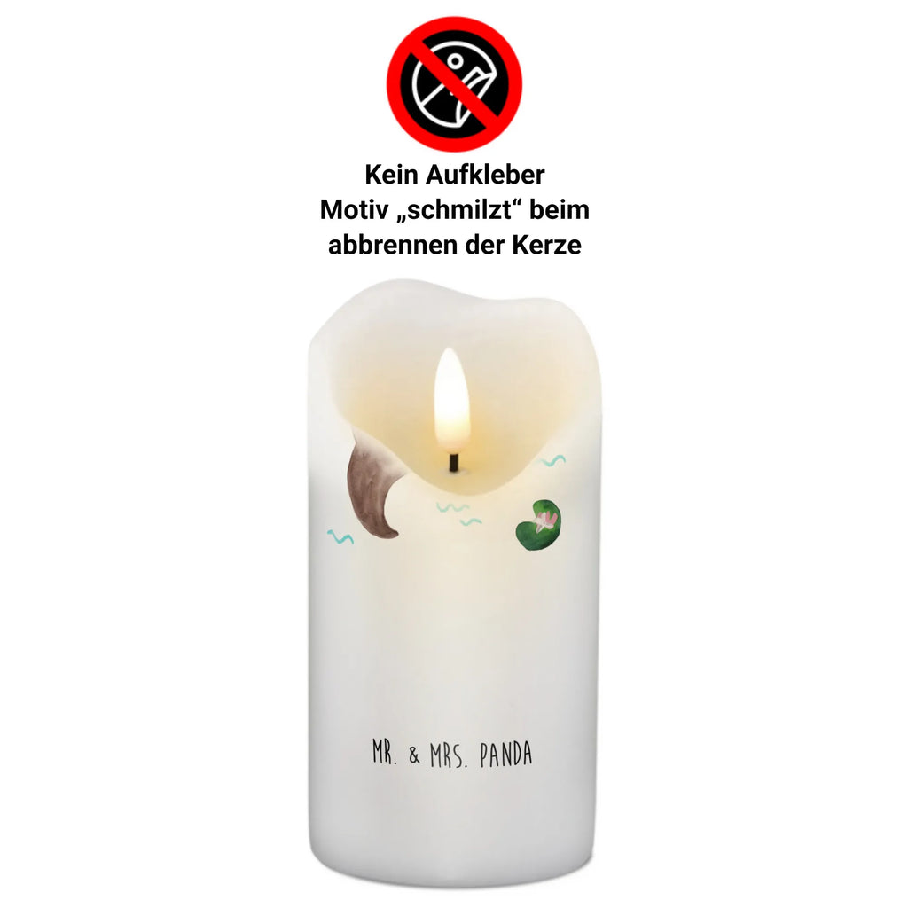 Candle otter Water Lily Dekokerze, Erinnerungslicht, Geburtstagskerze, Kerze Mit Motiv, Weihnachtskerze, Dekorative Kerze, Handgemachte Kerze, Laternenkerze, Adventskerze, Zylinderkerze, Dinnerkerze, Geburtskerze, Blockkerze, Kommunionskerze, Schmuckkerze, Hochzeitskerze, Osterkerze, Grosse Kerze, Stumpenkerze, Tafelkerze, Wachskerze, Bedruckte Kerze, Wunschkerze, Erinnerungskerze, Gartenkerze, Kerze Mit Spruch, Tischkerze, Otter, Fischotter, Seeotter, Otter Seeotter See Otter
