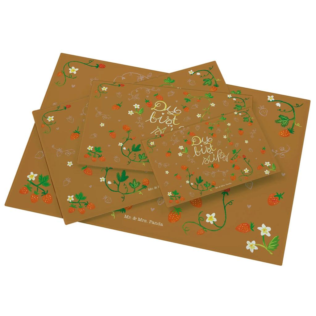 Glasschneidebrett Erdbeeren Du bist süß Sicherheitsglas Schneidebrett XL, Glasschneideunterlage Groß, Extra Großes Glasschneidebrett, Überdimensionales Glasschneidebrett, Glasschneidebrett Extra Groß, Individuelles Glasschneidebrett XL., Schneideplatte Aus Glas XXL, Glasschneidebrett Rutschfest XL, Glas Schneidbrett Mit Saftrille Groß, XL Glasschneidebrett, Dekoratives Glasschneidebrett XL, Modernes Glasschneidebrett Extra Groß, Hygiene-Glasschneidebrett Groß, Glas Schneidebrett Für Käse XL, Glas Küchenbrett Extra Groß, Glas Schneideplatte XL, Glas Arbeitsbrett XXL, Glas Schneidbrett Für Gemüse Groß, Fotodruck Glasschneidebrett XXL, Großes Schneidebrett Aus Glas, Robustes Glasschneidebrett Groß, XXL Glasschneidebrett, Glasschneidebrett XXL, Glas Schneidebrett Wohnzimmer Groß, Großformatiges Glasschneidebrett, Küchenunterlage Aus Glas Groß, Glas Schneideplatte Für Brot XL, Hitzebeständiges Glasschneidebrett Groß, Elegantes Glasschneidebrett XXL, Glas Schneidbrett Für Fleisch XL, Dekoration, Abenteuer, Natur, Outdoor, Blumen Deko, Frühlings Deko, Sommer Deko, positive Botschaft, Naturliebhaber, Geschenk Partner, Du Bist Süß, Liebe Spruch, Deko, Liebe Zitat, Jahrestag, Erdbeere, Süß, Kompliment, Geschenk Freundin