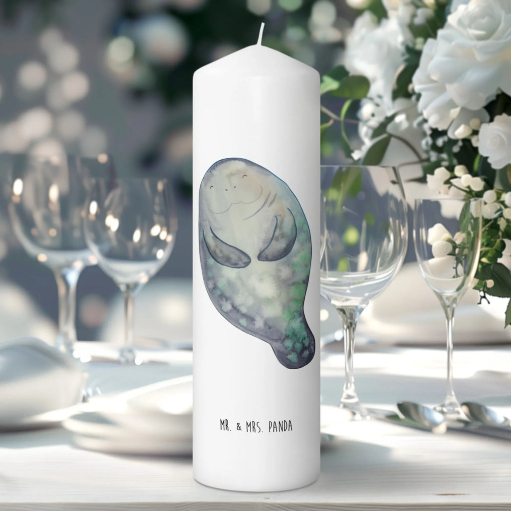 Candle manatee happy Gedenkkerze, Tischkerze, Metall-Kerze, Laternenkerze, Andachtskerze, Dinnerkerzenpaar, Kerze Mit Fotoeinleger, Kerze Für Hochzeit, Kerze Mit Gravur, Kerze Für Ostern, Kerze Mit Motiv, Kerze Für Taufe, Handgemachte Kerze, Sojawachskerze, Kerze Für Advent, Glas-Kerze, Kerze Mit Namensgravur, Fair-Trade-Kerze, Streukerze, Kerze Für Firmung, Bio-Kerze, Votivkerze, Handgegossene Kerze, Stumpenkerze, Stumpenkerzen-Set, Grabkerze, Kerze Für Weihnachten, Stabkerze, Kerze, Gartenkerze, Outdoor-Kerze, Stearin­kerze, Kerze Ohne Duft, Duftkerze, Dinnerkerze, Kerze Als Gastgeschenk, Blockkerze, Kerze Mit Spruch, Kerze Mit Duft, Kerze Für Kommunion, Kerze Für Geburtstag, Trauerkerze, Teelicht, Tafelkerze, Grablicht, Kerze Mit Prägung, Meerestiere, Meer, Urlaub, Respekt, Neustart, Zufrieden, Freundin, Neuanfang, Liebeskummer, Seekuh, Selbstliebe, Seekühe, Achtsamkeit
