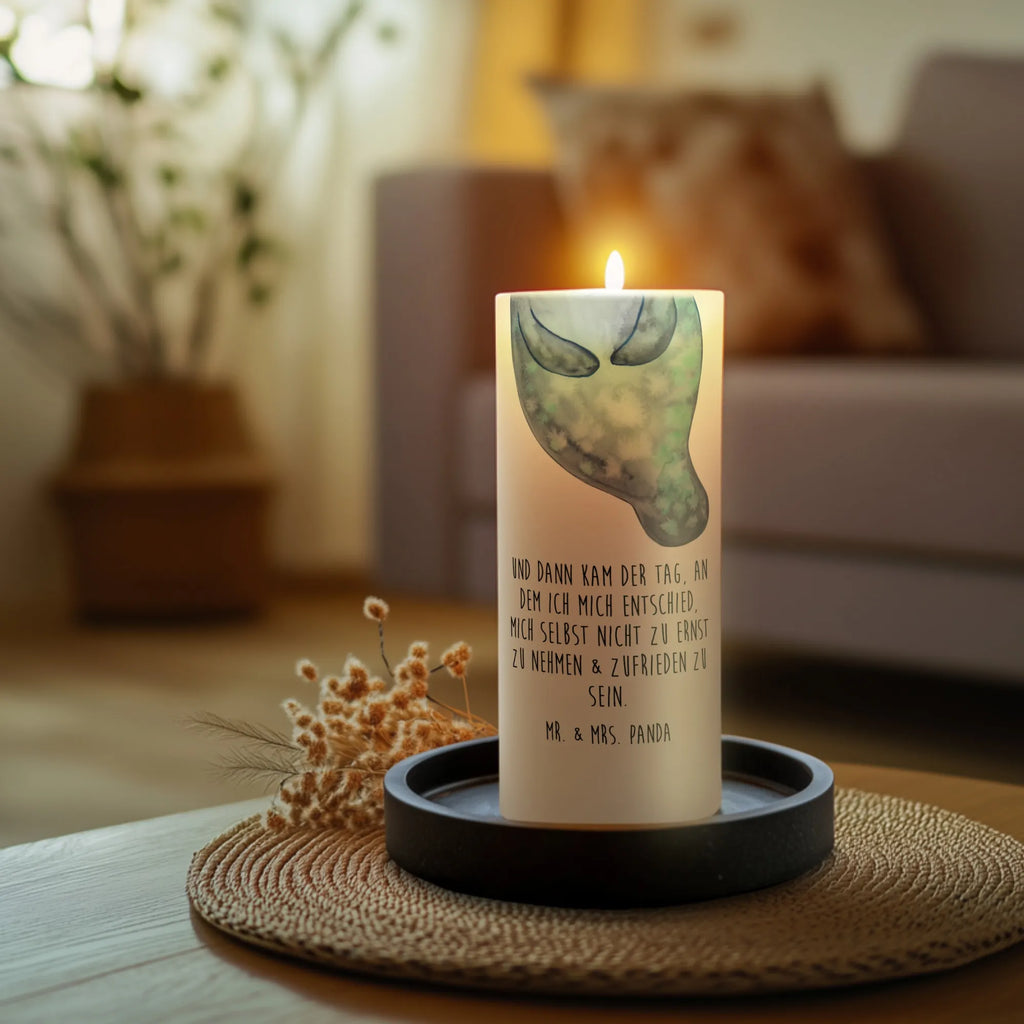 Candle manatee happy Gedenkkerze, Tischkerze, Metall-Kerze, Laternenkerze, Andachtskerze, Dinnerkerzenpaar, Kerze Mit Fotoeinleger, Kerze Für Hochzeit, Kerze Mit Gravur, Kerze Für Ostern, Kerze Mit Motiv, Kerze Für Taufe, Handgemachte Kerze, Sojawachskerze, Kerze Für Advent, Glas-Kerze, Kerze Mit Namensgravur, Fair-Trade-Kerze, Streukerze, Kerze Für Firmung, Bio-Kerze, Votivkerze, Handgegossene Kerze, Stumpenkerze, Stumpenkerzen-Set, Grabkerze, Kerze Für Weihnachten, Stabkerze, Kerze, Gartenkerze, Outdoor-Kerze, Stearin­kerze, Kerze Ohne Duft, Duftkerze, Dinnerkerze, Kerze Als Gastgeschenk, Blockkerze, Kerze Mit Spruch, Kerze Mit Duft, Kerze Für Kommunion, Kerze Für Geburtstag, Trauerkerze, Teelicht, Tafelkerze, Grablicht, Kerze Mit Prägung, Meerestiere, Meer, Urlaub, Respekt, Neustart, Zufrieden, Freundin, Neuanfang, Liebeskummer, Seekuh, Selbstliebe, Seekühe, Achtsamkeit