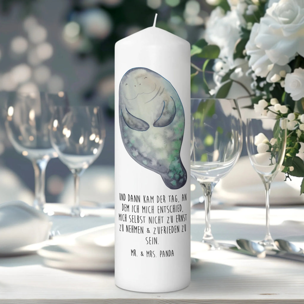 Candle manatee happy Gedenkkerze, Tischkerze, Metall-Kerze, Laternenkerze, Andachtskerze, Dinnerkerzenpaar, Kerze Mit Fotoeinleger, Kerze Für Hochzeit, Kerze Mit Gravur, Kerze Für Ostern, Kerze Mit Motiv, Kerze Für Taufe, Handgemachte Kerze, Sojawachskerze, Kerze Für Advent, Glas-Kerze, Kerze Mit Namensgravur, Fair-Trade-Kerze, Streukerze, Kerze Für Firmung, Bio-Kerze, Votivkerze, Handgegossene Kerze, Stumpenkerze, Stumpenkerzen-Set, Grabkerze, Kerze Für Weihnachten, Stabkerze, Kerze, Gartenkerze, Outdoor-Kerze, Stearin­kerze, Kerze Ohne Duft, Duftkerze, Dinnerkerze, Kerze Als Gastgeschenk, Blockkerze, Kerze Mit Spruch, Kerze Mit Duft, Kerze Für Kommunion, Kerze Für Geburtstag, Trauerkerze, Teelicht, Tafelkerze, Grablicht, Kerze Mit Prägung, Meerestiere, Meer, Urlaub, Respekt, Neustart, Zufrieden, Freundin, Neuanfang, Liebeskummer, Seekuh, Selbstliebe, Seekühe, Achtsamkeit