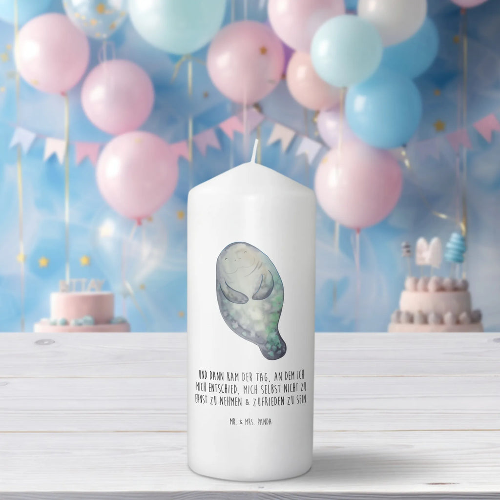 Candle manatee happy Gedenkkerze, Tischkerze, Metall-Kerze, Laternenkerze, Andachtskerze, Dinnerkerzenpaar, Kerze Mit Fotoeinleger, Kerze Für Hochzeit, Kerze Mit Gravur, Kerze Für Ostern, Kerze Mit Motiv, Kerze Für Taufe, Handgemachte Kerze, Sojawachskerze, Kerze Für Advent, Glas-Kerze, Kerze Mit Namensgravur, Fair-Trade-Kerze, Streukerze, Kerze Für Firmung, Bio-Kerze, Votivkerze, Handgegossene Kerze, Stumpenkerze, Stumpenkerzen-Set, Grabkerze, Kerze Für Weihnachten, Stabkerze, Kerze, Gartenkerze, Outdoor-Kerze, Stearin­kerze, Kerze Ohne Duft, Duftkerze, Dinnerkerze, Kerze Als Gastgeschenk, Blockkerze, Kerze Mit Spruch, Kerze Mit Duft, Kerze Für Kommunion, Kerze Für Geburtstag, Trauerkerze, Teelicht, Tafelkerze, Grablicht, Kerze Mit Prägung, Meerestiere, Meer, Urlaub, Respekt, Neustart, Zufrieden, Freundin, Neuanfang, Liebeskummer, Seekuh, Selbstliebe, Seekühe, Achtsamkeit