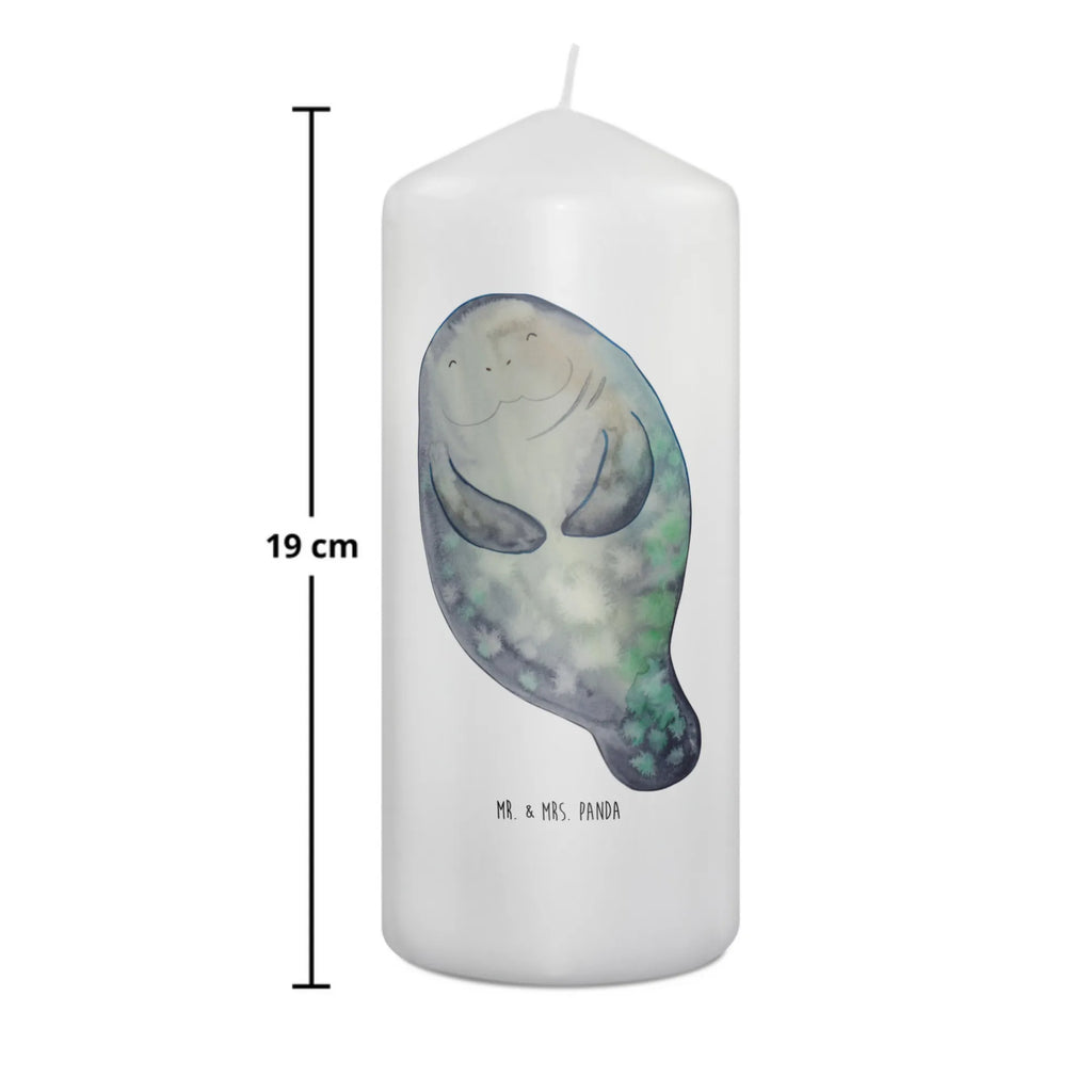 Candle manatee happy Gedenkkerze, Tischkerze, Metall-Kerze, Laternenkerze, Andachtskerze, Dinnerkerzenpaar, Kerze Mit Fotoeinleger, Kerze Für Hochzeit, Kerze Mit Gravur, Kerze Für Ostern, Kerze Mit Motiv, Kerze Für Taufe, Handgemachte Kerze, Sojawachskerze, Kerze Für Advent, Glas-Kerze, Kerze Mit Namensgravur, Fair-Trade-Kerze, Streukerze, Kerze Für Firmung, Bio-Kerze, Votivkerze, Handgegossene Kerze, Stumpenkerze, Stumpenkerzen-Set, Grabkerze, Kerze Für Weihnachten, Stabkerze, Kerze, Gartenkerze, Outdoor-Kerze, Stearin­kerze, Kerze Ohne Duft, Duftkerze, Dinnerkerze, Kerze Als Gastgeschenk, Blockkerze, Kerze Mit Spruch, Kerze Mit Duft, Kerze Für Kommunion, Kerze Für Geburtstag, Trauerkerze, Teelicht, Tafelkerze, Grablicht, Kerze Mit Prägung, Meerestiere, Meer, Urlaub, Respekt, Neustart, Zufrieden, Freundin, Neuanfang, Liebeskummer, Seekuh, Selbstliebe, Seekühe, Achtsamkeit