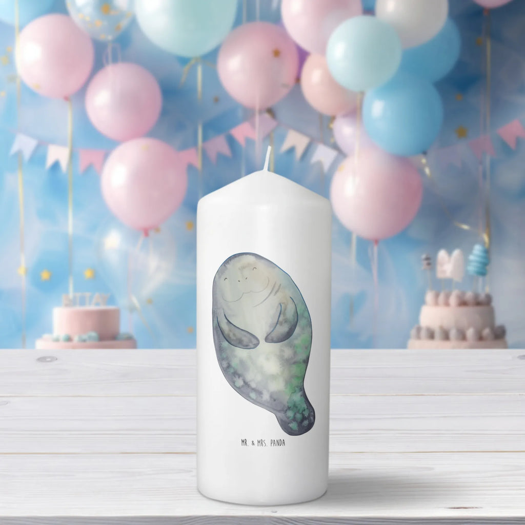 Candle manatee happy Gedenkkerze, Tischkerze, Metall-Kerze, Laternenkerze, Andachtskerze, Dinnerkerzenpaar, Kerze Mit Fotoeinleger, Kerze Für Hochzeit, Kerze Mit Gravur, Kerze Für Ostern, Kerze Mit Motiv, Kerze Für Taufe, Handgemachte Kerze, Sojawachskerze, Kerze Für Advent, Glas-Kerze, Kerze Mit Namensgravur, Fair-Trade-Kerze, Streukerze, Kerze Für Firmung, Bio-Kerze, Votivkerze, Handgegossene Kerze, Stumpenkerze, Stumpenkerzen-Set, Grabkerze, Kerze Für Weihnachten, Stabkerze, Kerze, Gartenkerze, Outdoor-Kerze, Stearin­kerze, Kerze Ohne Duft, Duftkerze, Dinnerkerze, Kerze Als Gastgeschenk, Blockkerze, Kerze Mit Spruch, Kerze Mit Duft, Kerze Für Kommunion, Kerze Für Geburtstag, Trauerkerze, Teelicht, Tafelkerze, Grablicht, Kerze Mit Prägung, Meerestiere, Meer, Urlaub, Respekt, Neustart, Zufrieden, Freundin, Neuanfang, Liebeskummer, Seekuh, Selbstliebe, Seekühe, Achtsamkeit