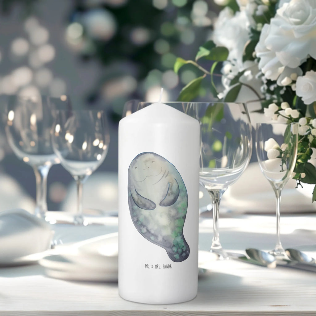 Candle manatee happy Gedenkkerze, Tischkerze, Metall-Kerze, Laternenkerze, Andachtskerze, Dinnerkerzenpaar, Kerze Mit Fotoeinleger, Kerze Für Hochzeit, Kerze Mit Gravur, Kerze Für Ostern, Kerze Mit Motiv, Kerze Für Taufe, Handgemachte Kerze, Sojawachskerze, Kerze Für Advent, Glas-Kerze, Kerze Mit Namensgravur, Fair-Trade-Kerze, Streukerze, Kerze Für Firmung, Bio-Kerze, Votivkerze, Handgegossene Kerze, Stumpenkerze, Stumpenkerzen-Set, Grabkerze, Kerze Für Weihnachten, Stabkerze, Kerze, Gartenkerze, Outdoor-Kerze, Stearin­kerze, Kerze Ohne Duft, Duftkerze, Dinnerkerze, Kerze Als Gastgeschenk, Blockkerze, Kerze Mit Spruch, Kerze Mit Duft, Kerze Für Kommunion, Kerze Für Geburtstag, Trauerkerze, Teelicht, Tafelkerze, Grablicht, Kerze Mit Prägung, Meerestiere, Meer, Urlaub, Respekt, Neustart, Zufrieden, Freundin, Neuanfang, Liebeskummer, Seekuh, Selbstliebe, Seekühe, Achtsamkeit