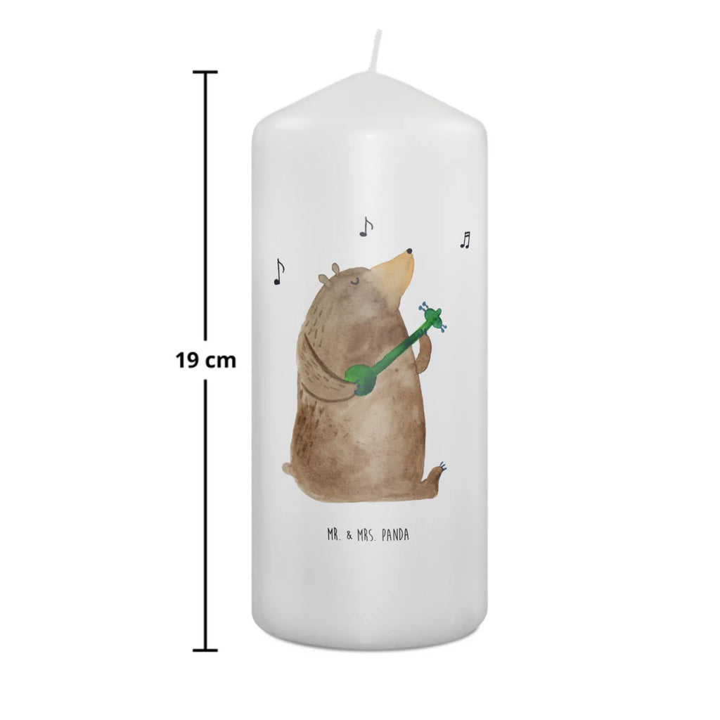 Kerze Bär Gitarre Osterkerze, Dinnerkerze, Wunschkerze, Tafelkerze, Geburtstagskerze, Kommunionskerze, Hochzeitskerze, Schmuckkerze, Weihnachtskerze, Bedruckte Kerze, Grosse Kerze, Blockkerze, Dekorative Kerze, Zylinderkerze, Geburtskerze, Wachskerze, Kerze Mit Spruch, Kerze Mit Motiv, Dekokerze, Tischkerze, Adventskerze, Handgemachte Kerze, Erinnerungskerze, Stumpenkerze, Laternenkerze, Erinnerungslicht, Gartenkerze, Teddybär, Teddy, Bär