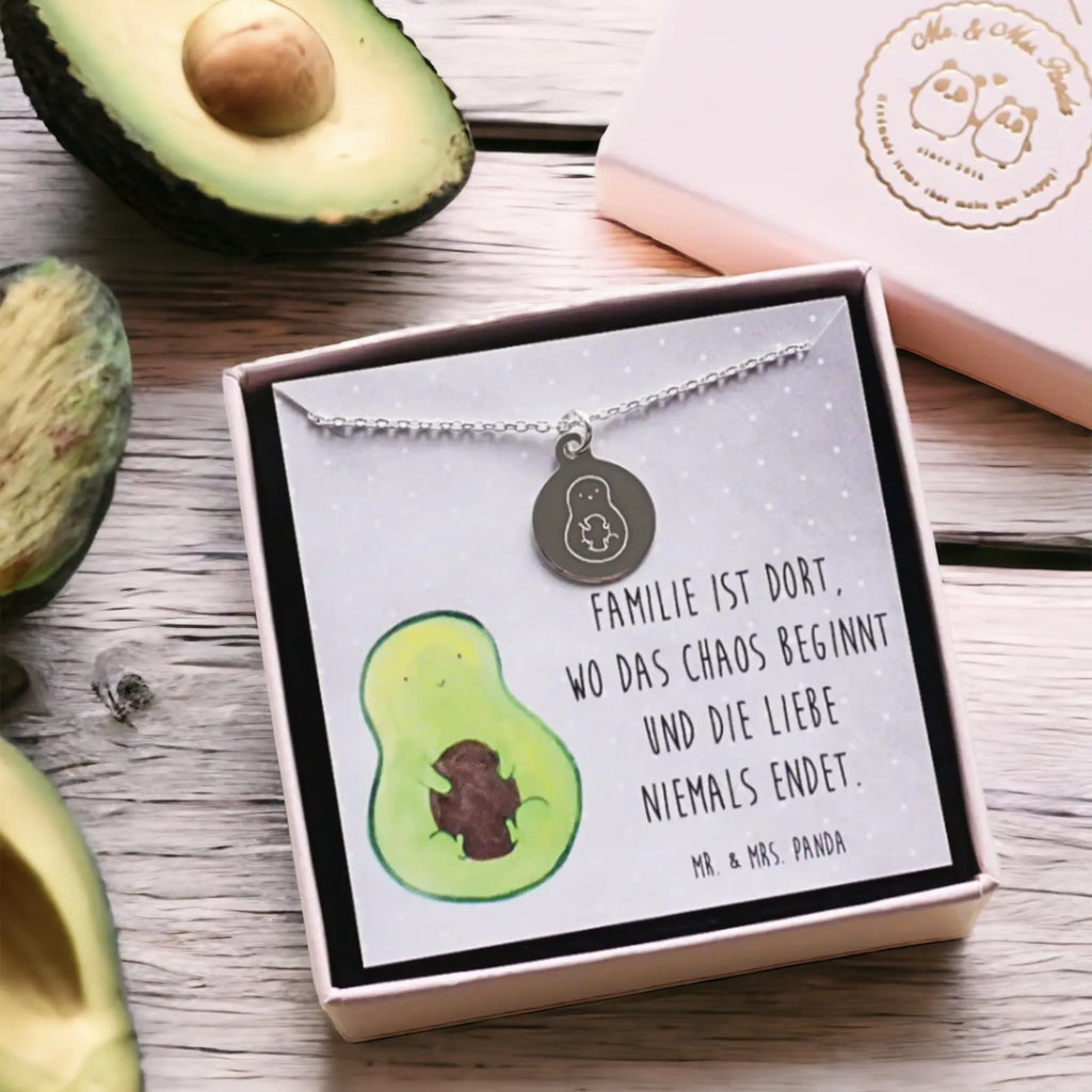 Halskette Avocado Kern rollt Collier, Layering Kette, Goldkette, Choker, Designkette, Luxuskette, Statementkette, Vintage-Kette, Festival-Kette, Roségoldkette, Kreuzkette, Ethno-Kette, Miniaturkette, Silberkette, Geschenk-Halskette, moderne Kette, Namenskette, klassische Kette, Alltagskette, Schmuck für Damen, Kette, elegante Kette, Herzchenkette, Halskette, Boho-Kette, Brautkette, Kettenanhänger, Anhängerkette, kurzer Halsschmuck, Casual-Kette, romantische Kette, Schmuckkette, Y-Kette, Modeschmuckkette, Gravurkette, Avocado, Veggie, Vegan, Gesund, Baby, Schwanger, Love, große Liebe, Schwangerschaft, Liebe, Avocados, Geburtstag, erstes Kind, Babyparty, Kind, Säugling, zur Geburt, Geburt