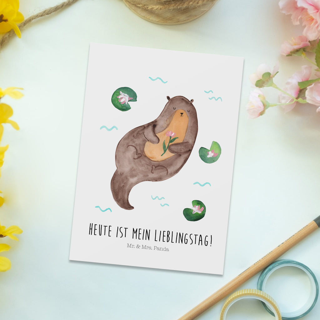 Postkarte Otter mit Seerose Geschenkkarte, Grußkarte, Karte, Einladung, Ansichtskarte, Geburtstagskarte, Einladungskarte, Dankeskarte, Otter, Fischotter, Seeotter, Otter Seeotter See Otter